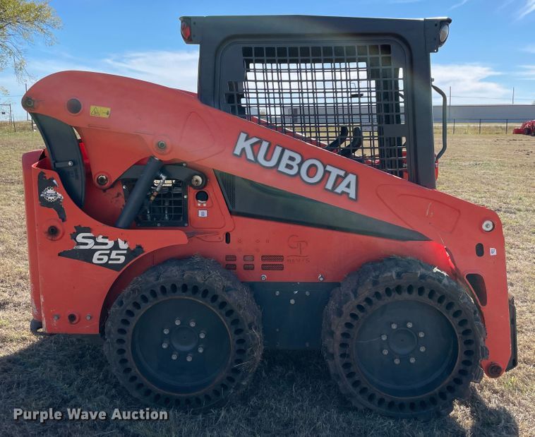 image for item DN7558 2021 Kubota SSV65P  skid steer loader