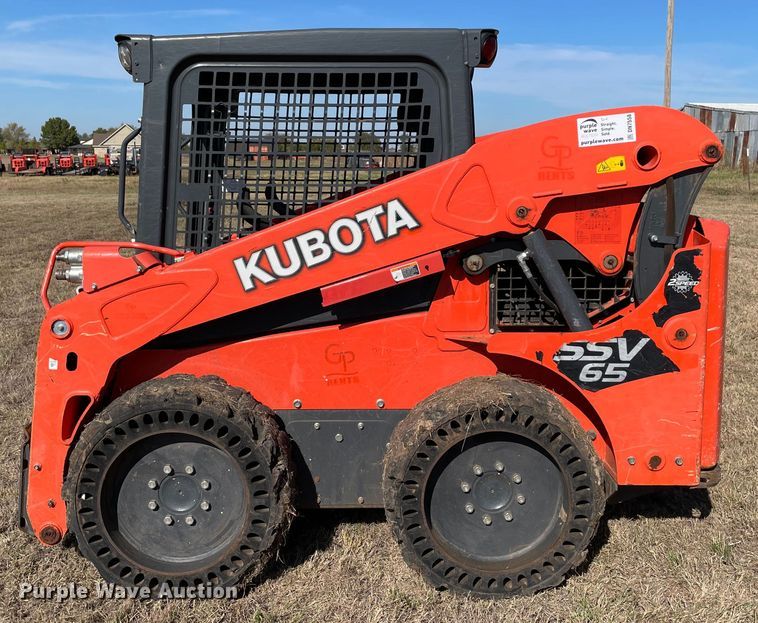 image for item DN7558 2021 Kubota SSV65P  skid steer loader