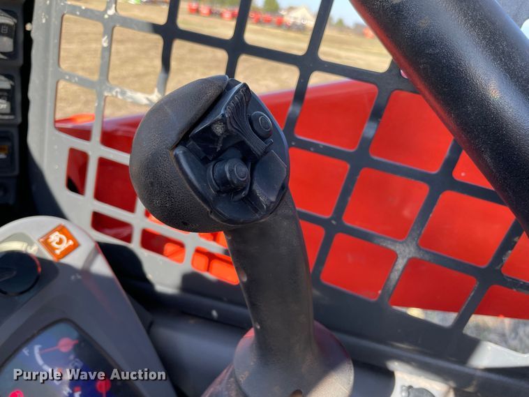 image for item DN7558 2021 Kubota SSV65P  skid steer loader