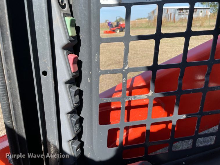 image for item DN7558 2021 Kubota SSV65P  skid steer loader