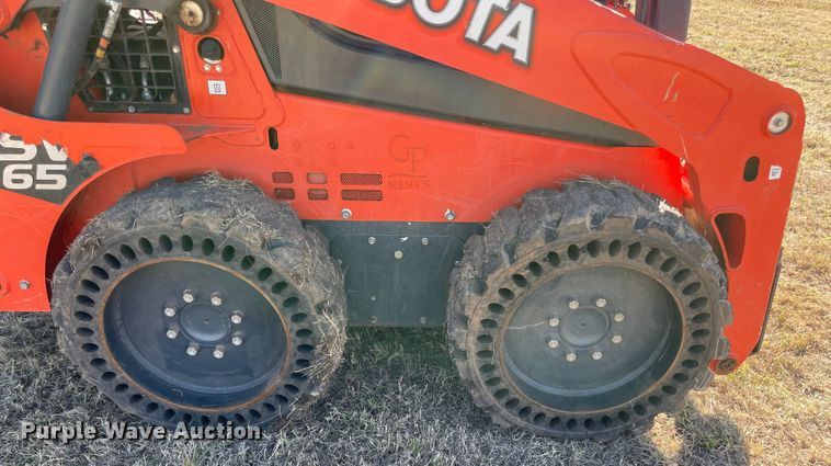 image for item DN7558 2021 Kubota SSV65P  skid steer loader