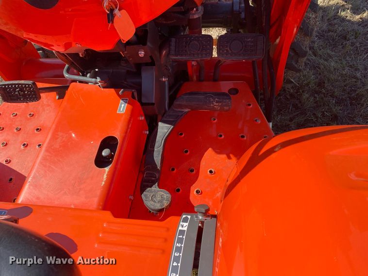 image for item DN7560 2021 Kubota L3301HST  MFWD tractor