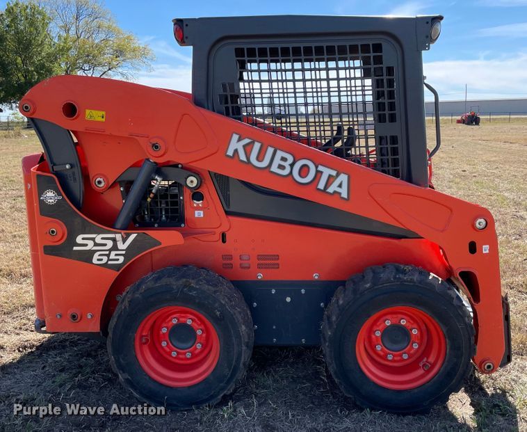 image for item DN7561 2021 Kubota SSV65  skid steer loader