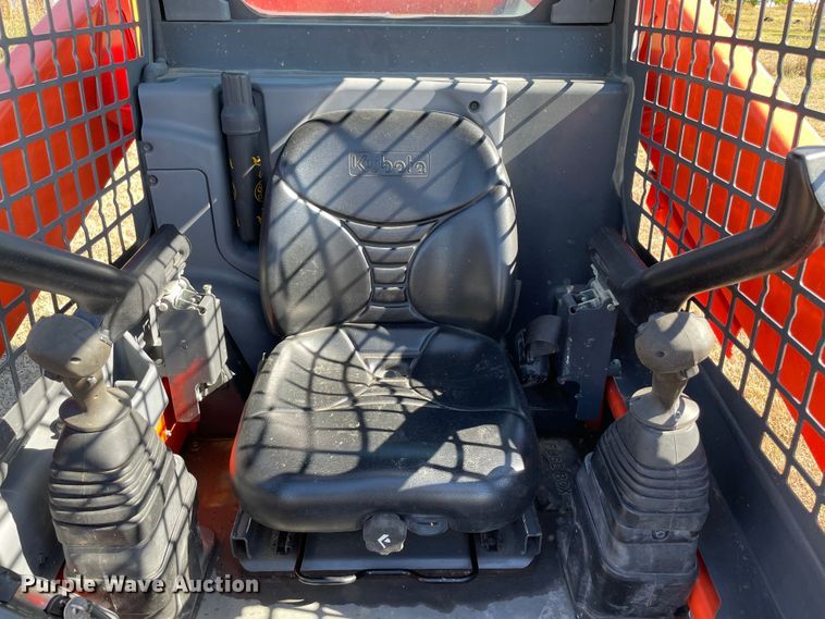 image for item DN7563 2019 Kubota SSV65P  skid steer loader