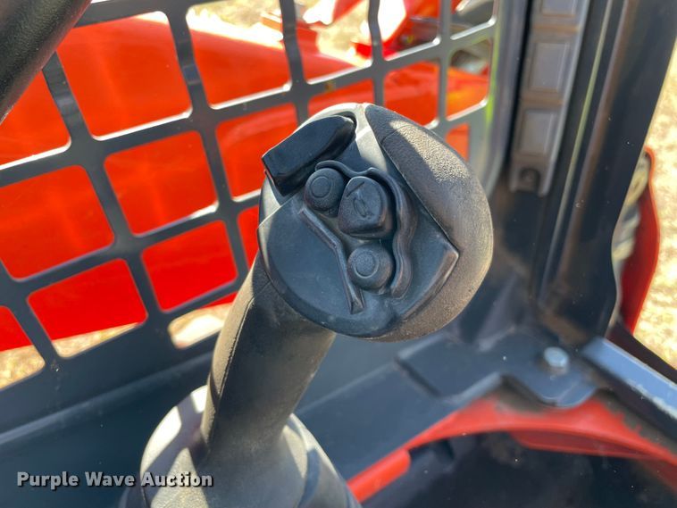 image for item DN7563 2019 Kubota SSV65P  skid steer loader