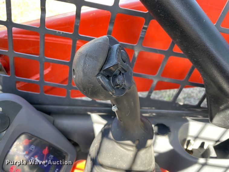 image for item DN7563 2019 Kubota SSV65P  skid steer loader