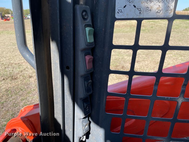 image for item DN7563 2019 Kubota SSV65P  skid steer loader