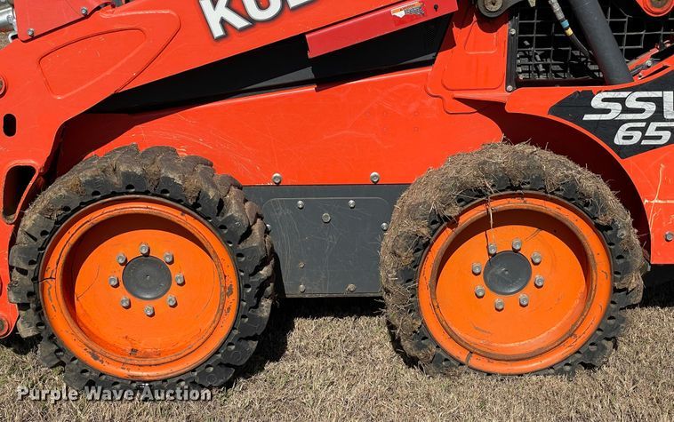 image for item DN7563 2019 Kubota SSV65P  skid steer loader
