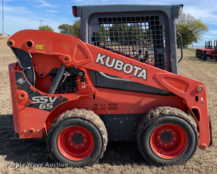 image for item DN7564 2019 Kubota SSV65P  skid steer loader