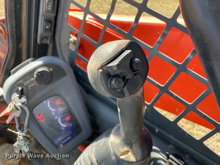 image for item DN7564 2019 Kubota SSV65P  skid steer loader