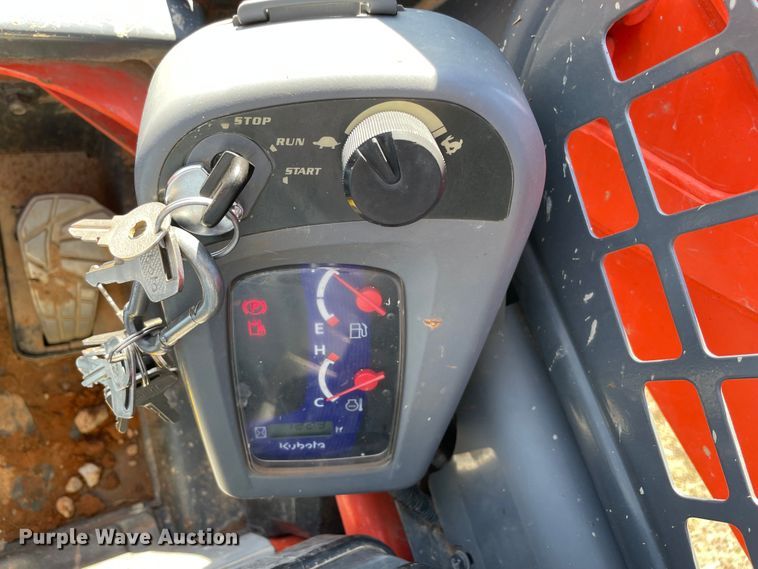 image for item DN7564 2019 Kubota SSV65P  skid steer loader