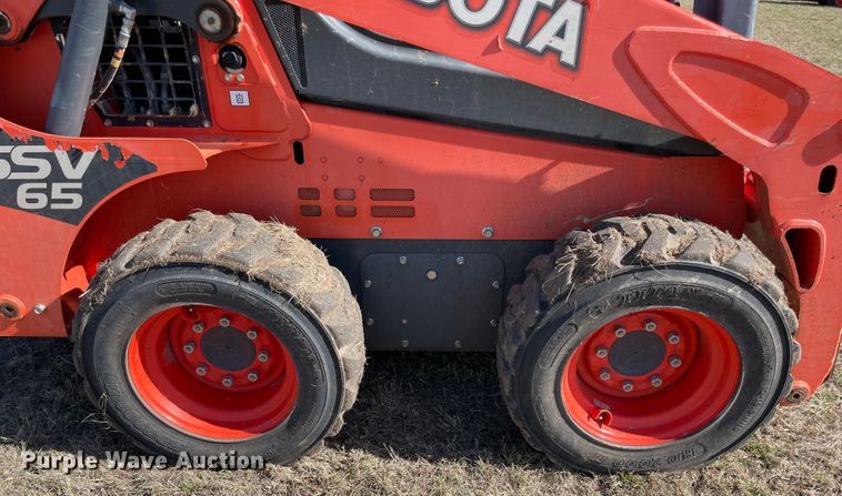 image for item DN7564 2019 Kubota SSV65P  skid steer loader