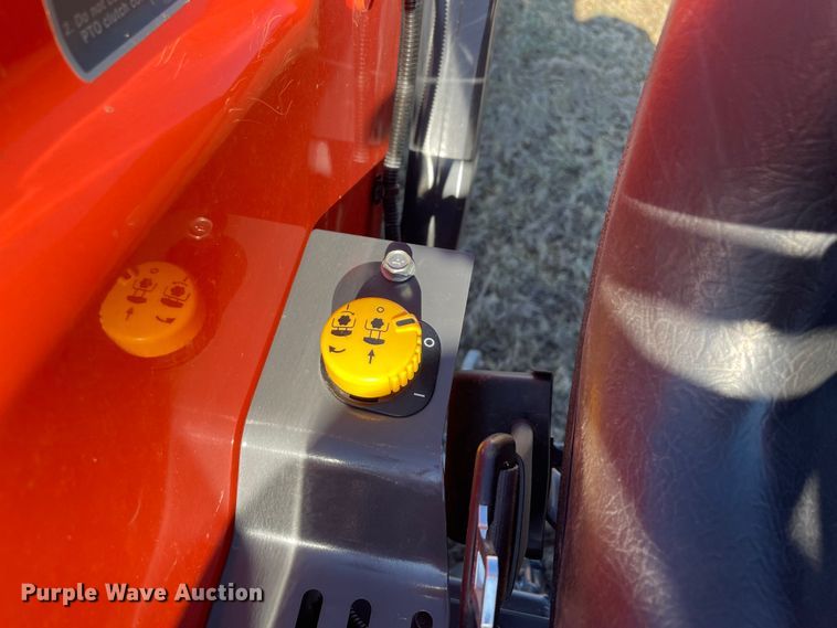 image for item DN7567 2020 Kubota L4701HST  MFWD tractor