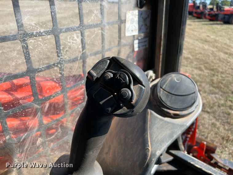 image for item DN7569 2019 Kubota SVL75-2  tracked skid steer loader