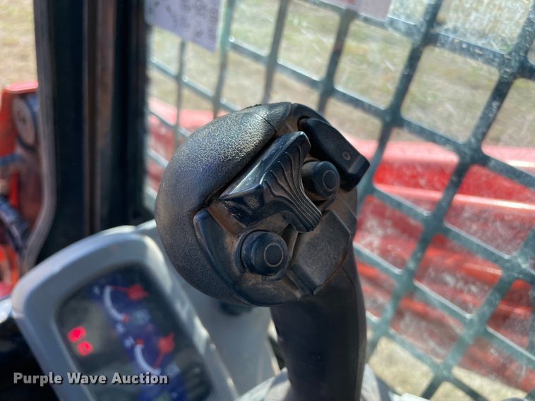 image for item DN7569 2019 Kubota SVL75-2  tracked skid steer loader