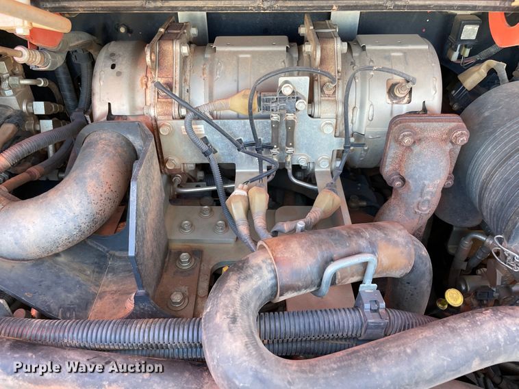 image for item DN7569 2019 Kubota SVL75-2  tracked skid steer loader