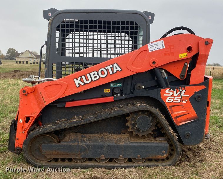image for item DN7586 2021 Kubota SVL65-2  tracked skid steer loader