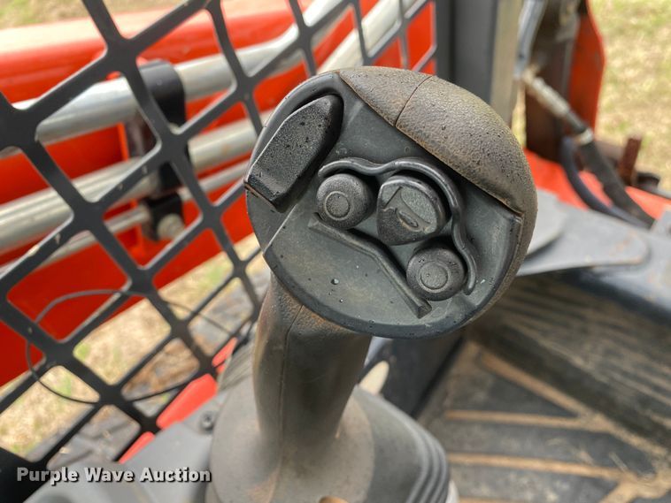 image for item DN7586 2021 Kubota SVL65-2  tracked skid steer loader