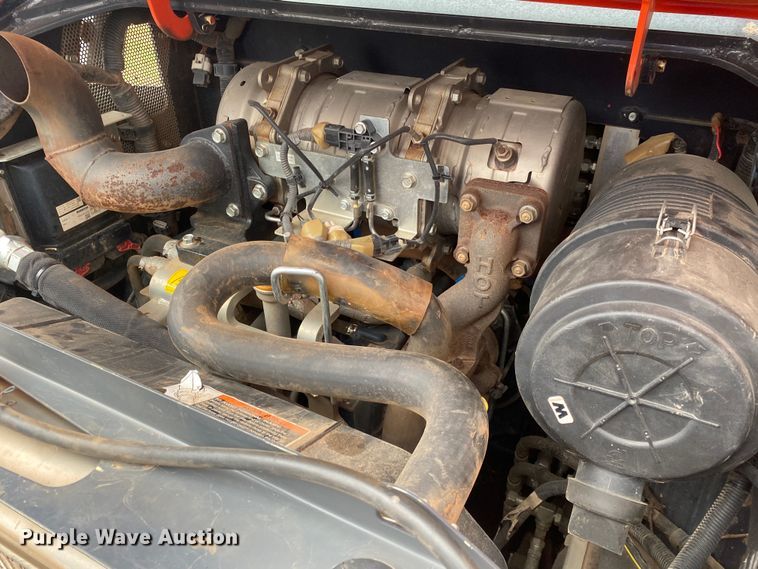 image for item DN7586 2021 Kubota SVL65-2  tracked skid steer loader