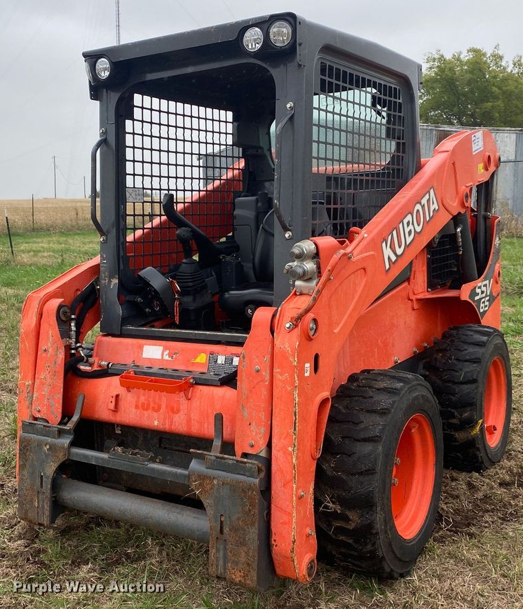image for item DN7587 2019 Kubota SSV65P  skid steer loader
