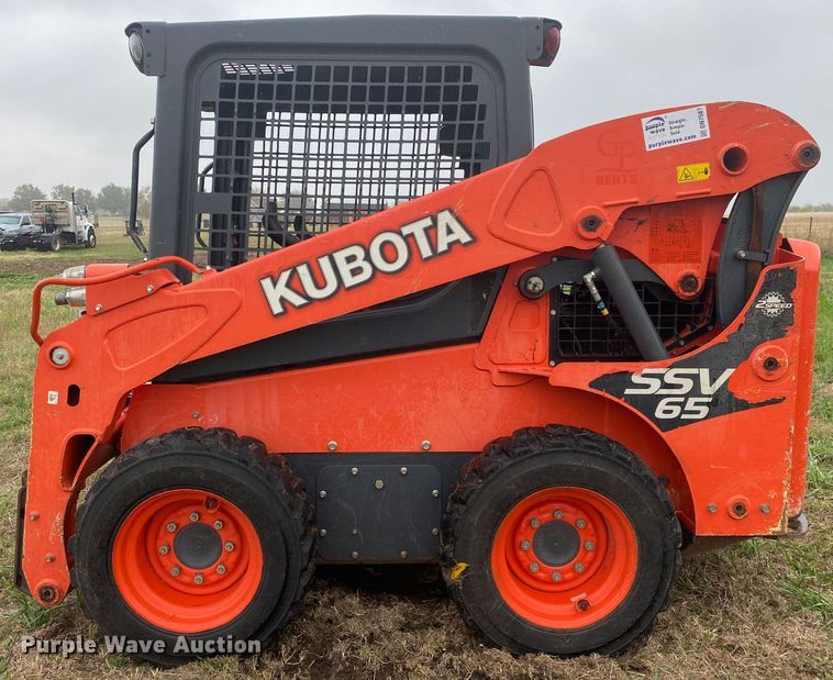 image for item DN7587 2019 Kubota SSV65P  skid steer loader