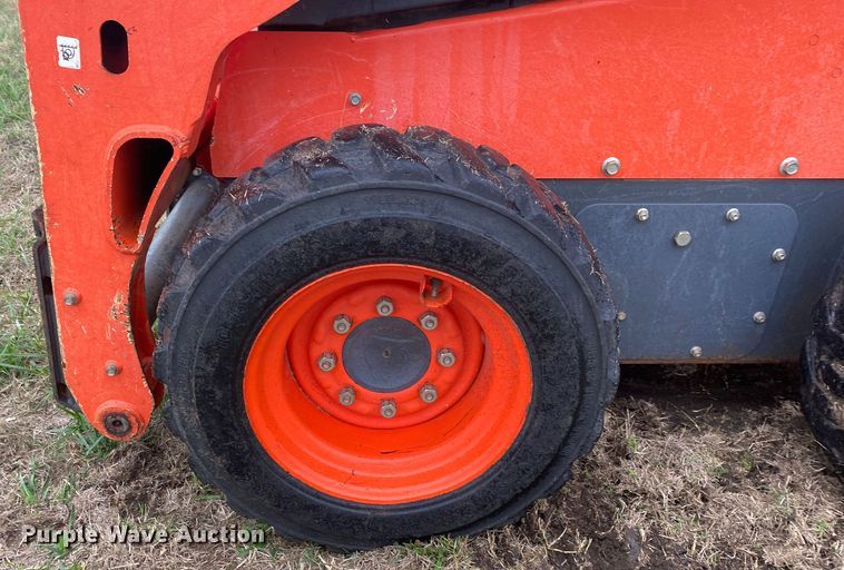 image for item DN7587 2019 Kubota SSV65P  skid steer loader