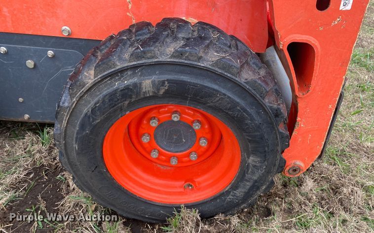 image for item DN7587 2019 Kubota SSV65P  skid steer loader