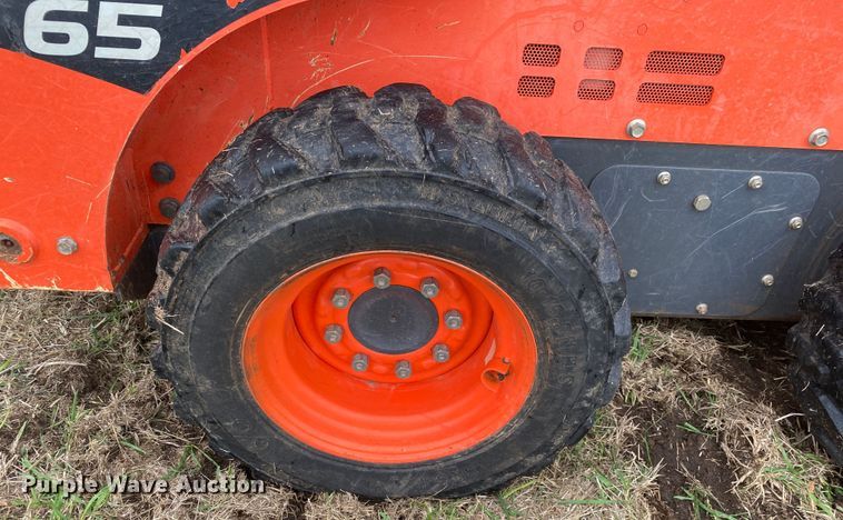 image for item DN7587 2019 Kubota SSV65P  skid steer loader