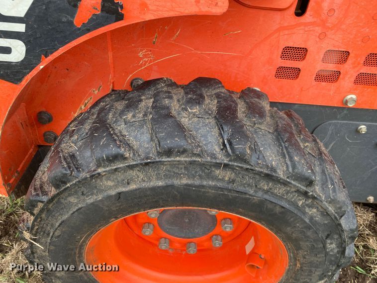 image for item DN7587 2019 Kubota SSV65P  skid steer loader