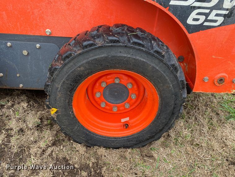 image for item DN7587 2019 Kubota SSV65P  skid steer loader