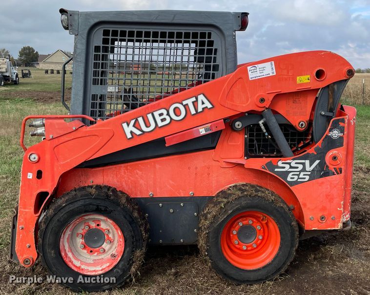 image for item DN7589 2019 Kubota SSV65  skid steer loader