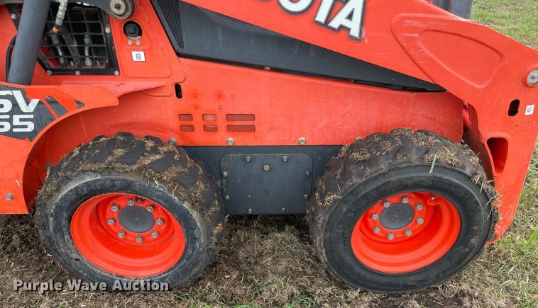 image for item DN7589 2019 Kubota SSV65  skid steer loader