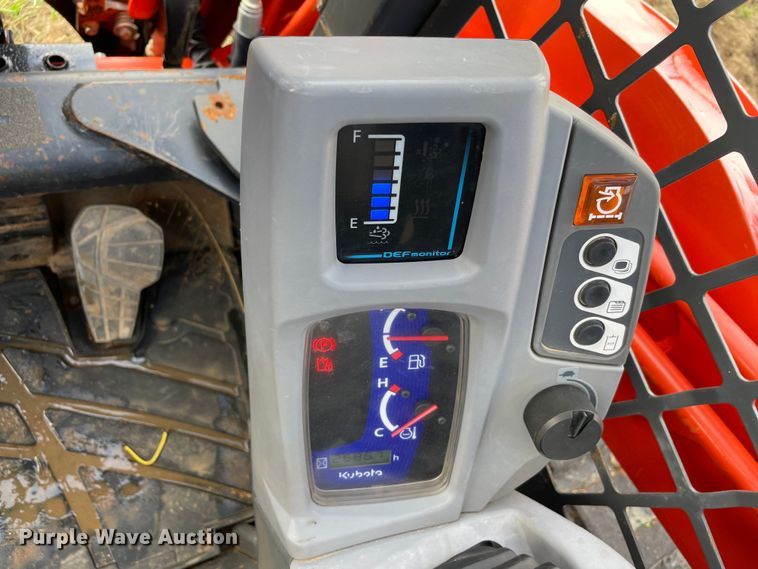 image for item DN7595 2017 Kubota SVL95-2S  tracked skid steer loader