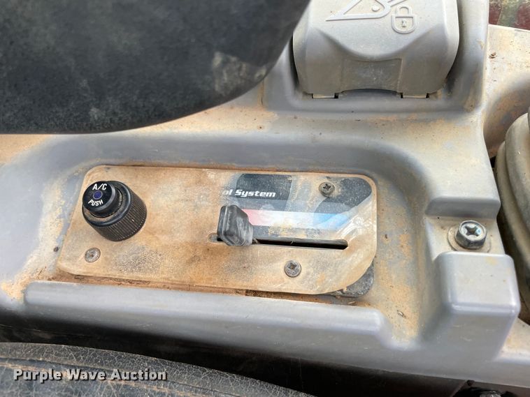 image for item DN7596 2019 Kubota SVL95-2S  tracked skid steer loader