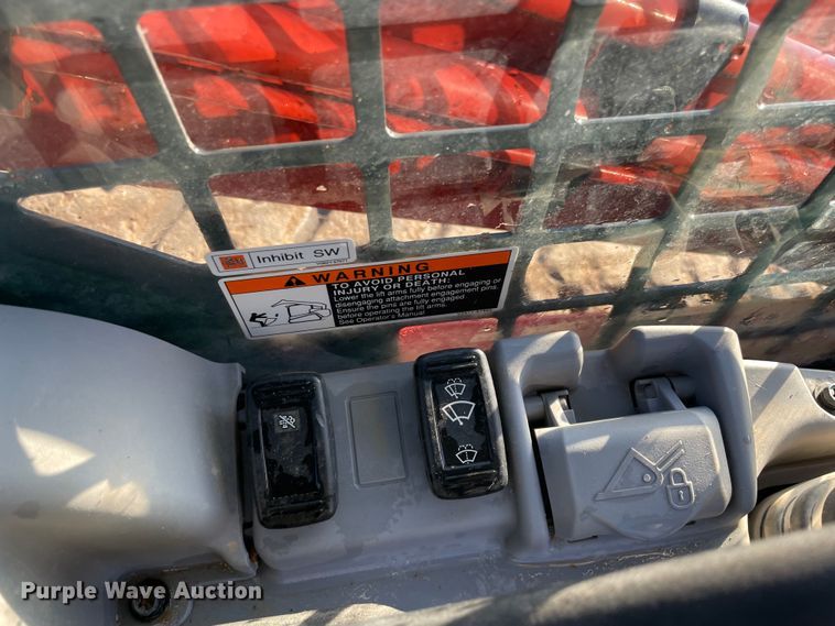 image for item DN7597 2018 Kubota SVL95-2S  tracked skid steer loader