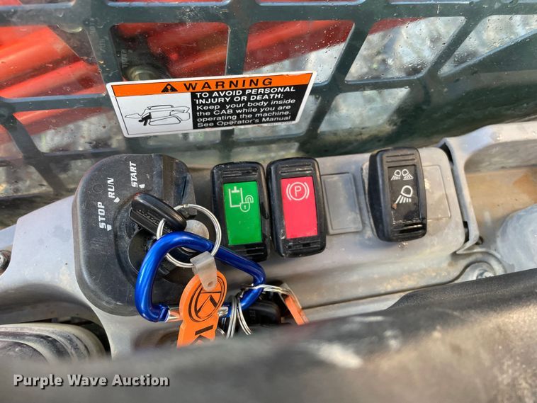 image for item DN7597 2018 Kubota SVL95-2S  tracked skid steer loader