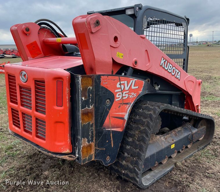 image for item DN7598 2017 Kubota SVL95-2S  tracked skid steer loader