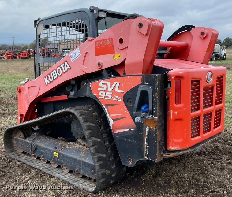 image for item DN7598 2017 Kubota SVL95-2S  tracked skid steer loader