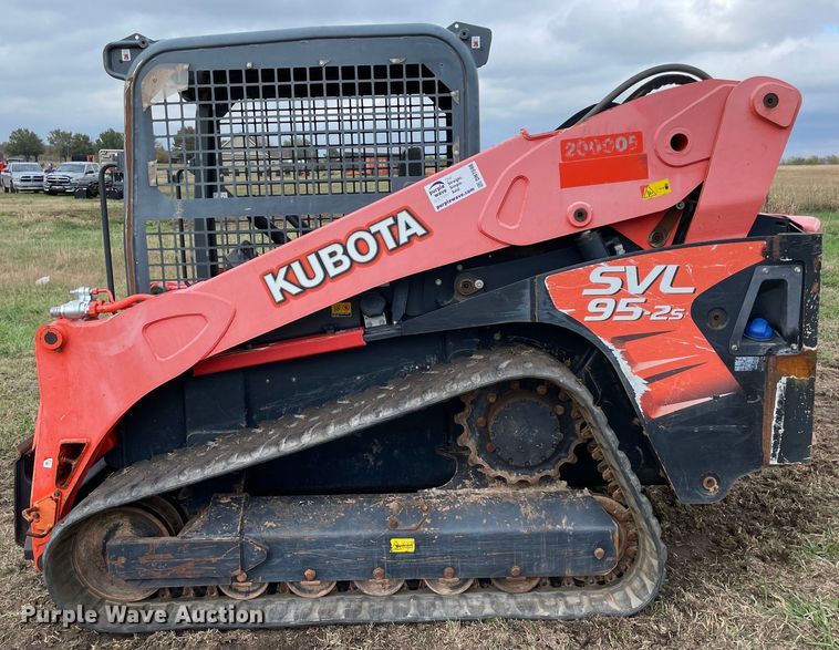 image for item DN7598 2017 Kubota SVL95-2S  tracked skid steer loader