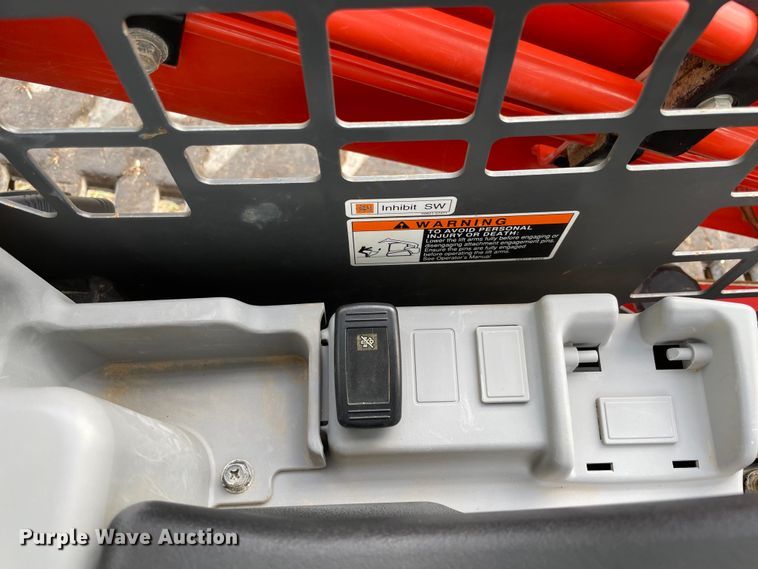 image for item DN7598 2017 Kubota SVL95-2S  tracked skid steer loader