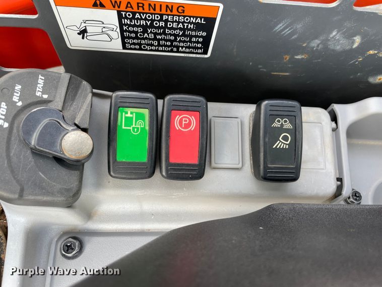 image for item DN7598 2017 Kubota SVL95-2S  tracked skid steer loader