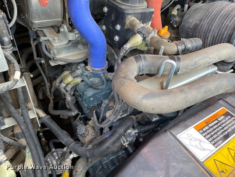 image for item DN7598 2017 Kubota SVL95-2S  tracked skid steer loader