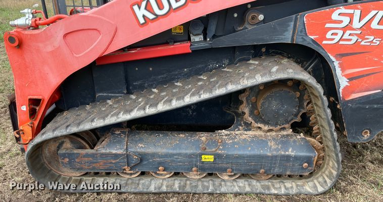image for item DN7598 2017 Kubota SVL95-2S  tracked skid steer loader