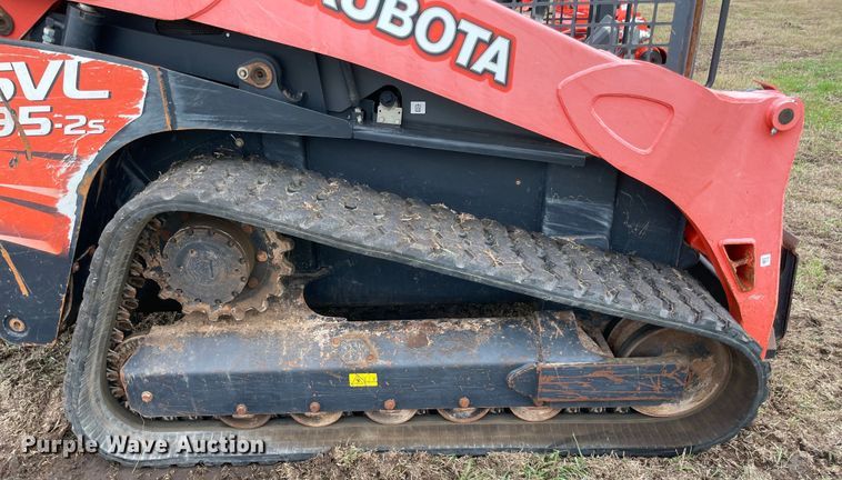 image for item DN7598 2017 Kubota SVL95-2S  tracked skid steer loader