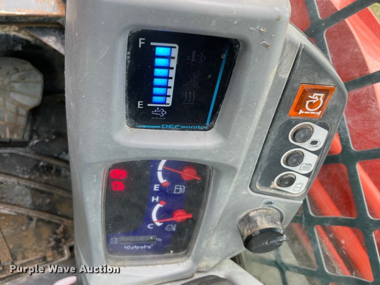 image for item DN7599 2019 Kubota SVL95-2S  tracked skid steer loader