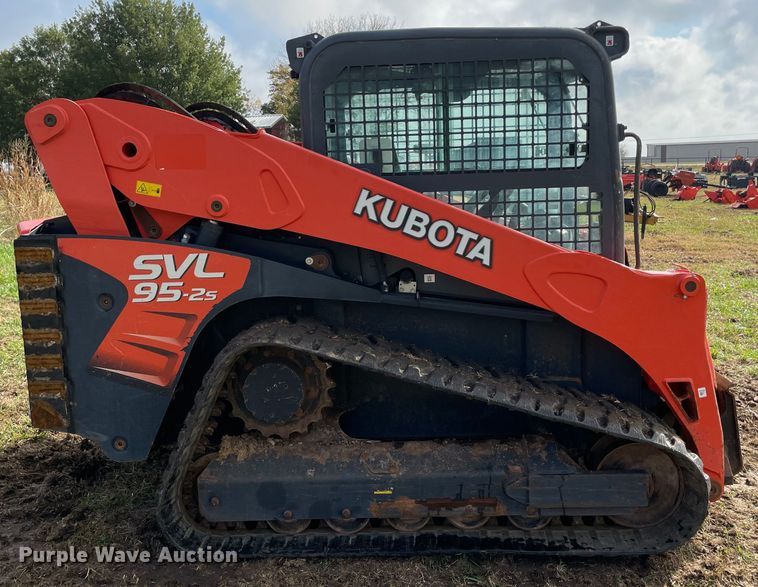 image for item DN7600 2019 Kubota SVL95-2S  tracked skid steer loader