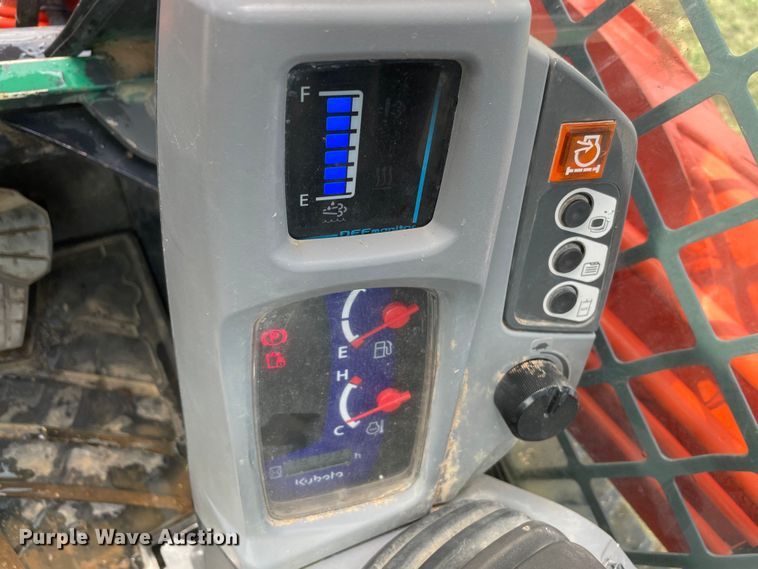 image for item DN7600 2019 Kubota SVL95-2S  tracked skid steer loader