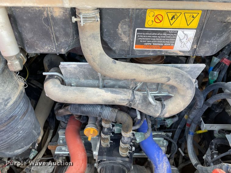 image for item DN7600 2019 Kubota SVL95-2S  tracked skid steer loader