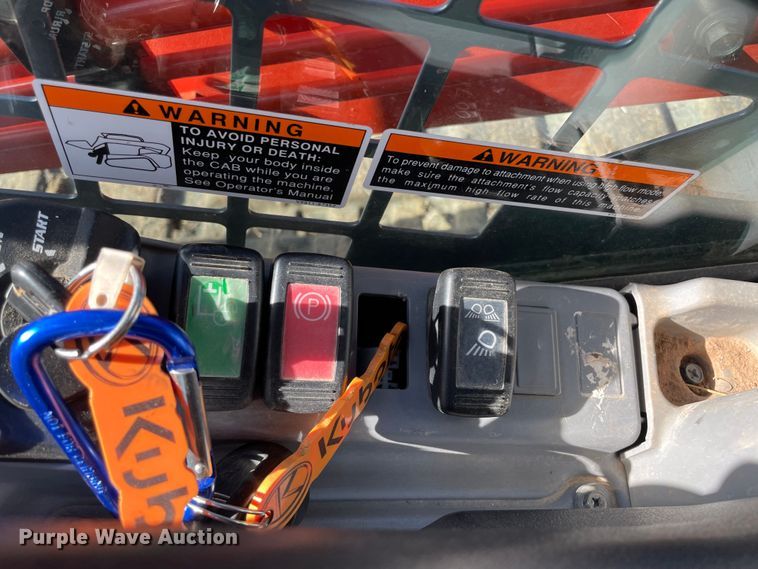 image for item DN7601 2018 Kubota SVL95-2S  tracked skid steer loader