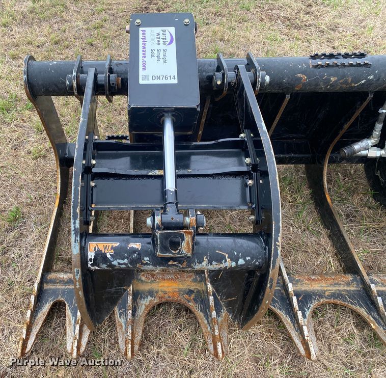 image for item DN7614 2021 Kubota  80"W skid steer rock grapple bucket